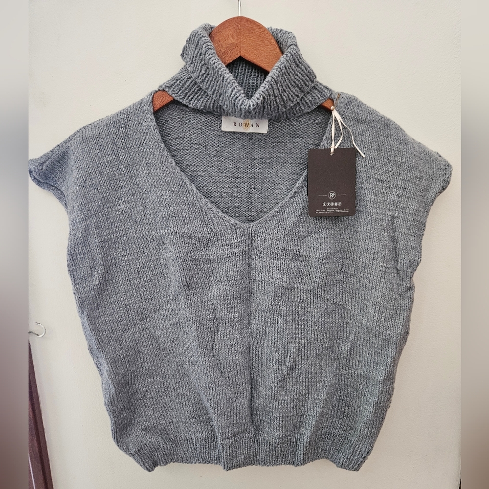 New Rowan cashmere sleeveless turtleneck sweater